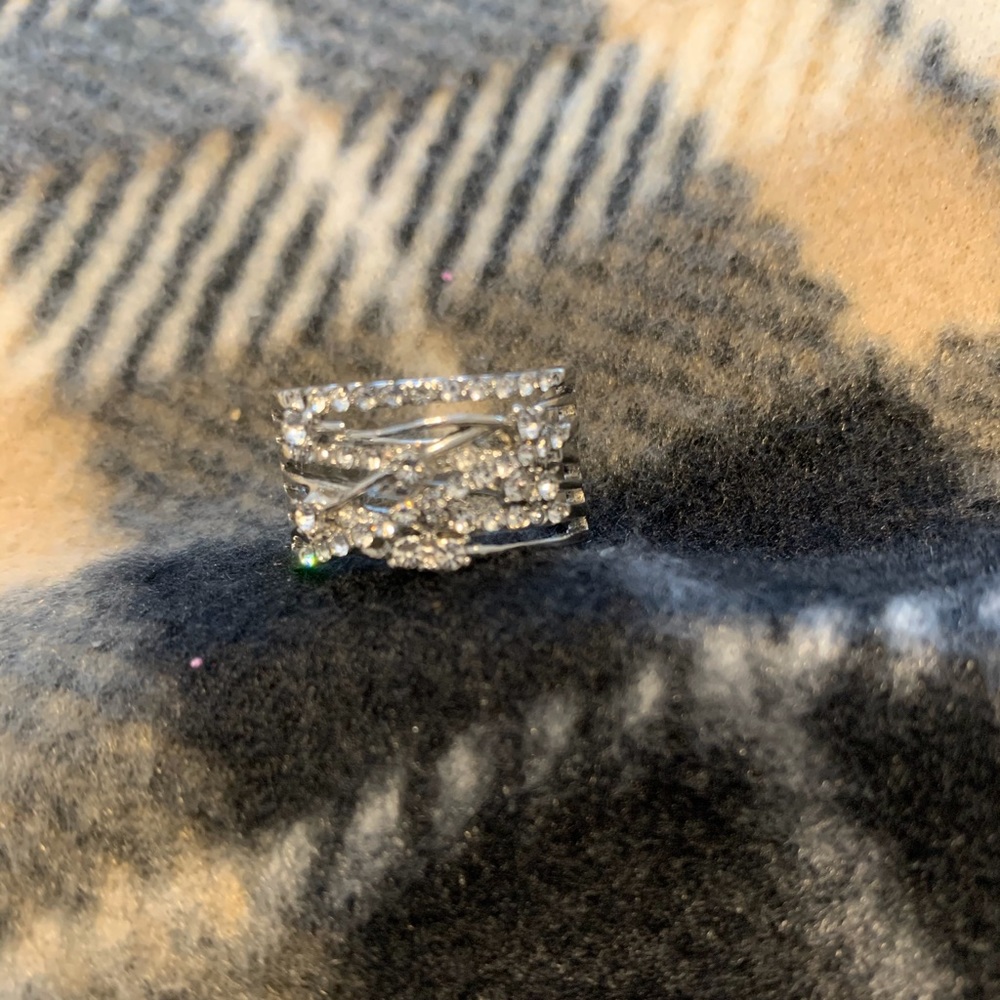 Women’s 925 sterling silver white sapphire ring